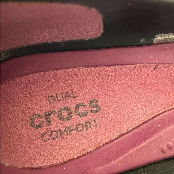 CROCS | Closed Toe with Heal - Picture 2 of 3